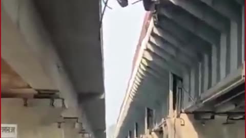 UP Bus Loses Control, Narrow Escape on Ganga Bridge
