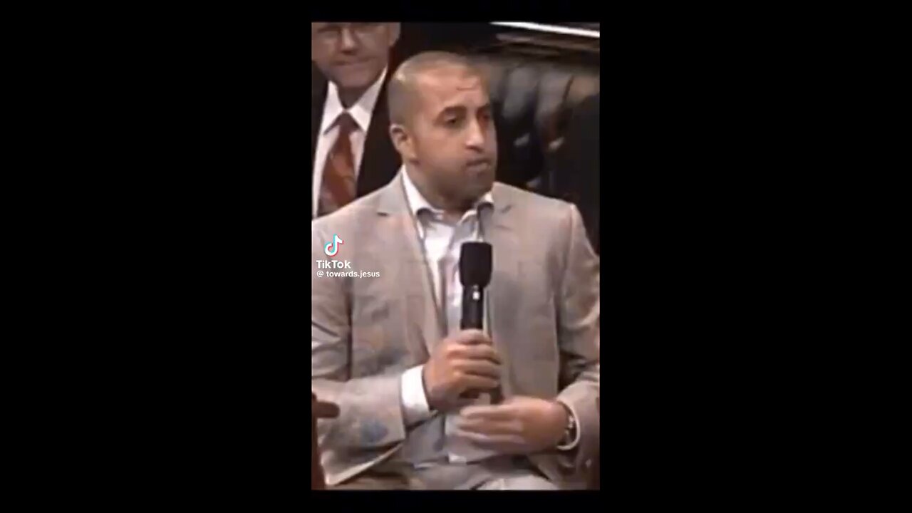 Captioned - The son of Hamas leaders shares his testimony
