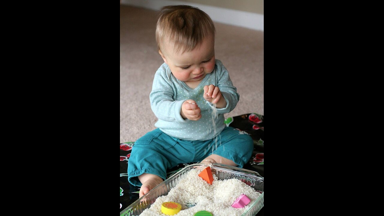 Cute baby eating ways...😍