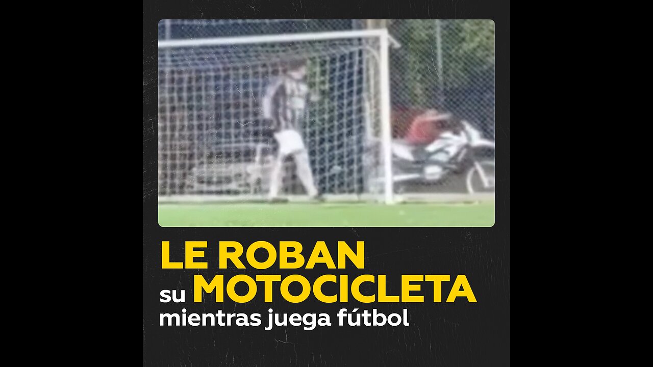 Ladrón roba motocicleta de un hombre que estaba jugando a fútbol en Argentina