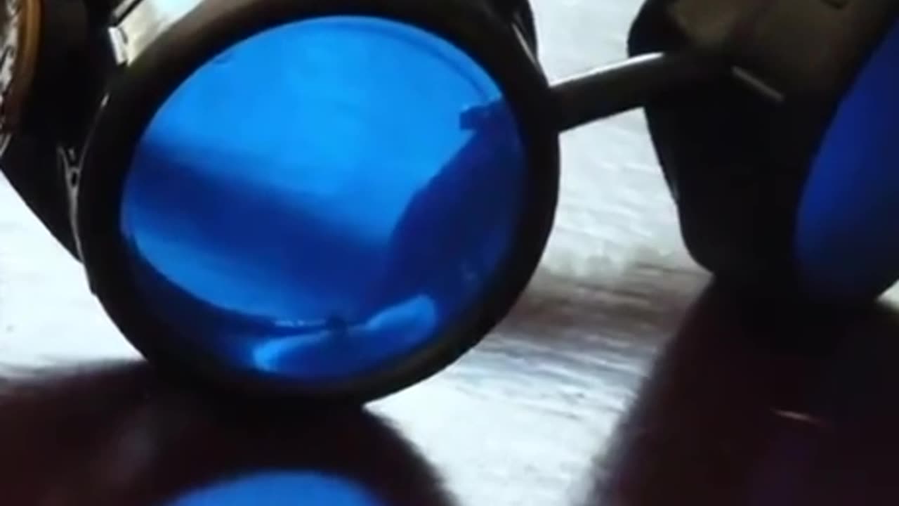 Dicyanian Glass 🎥