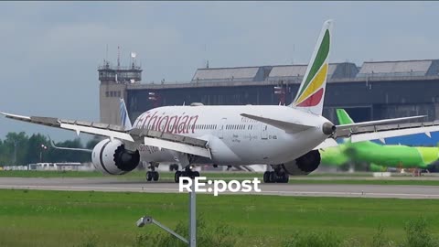 A transportadora principal opera voos diretos de DME para Addis Abeba 5 vezes por semana.