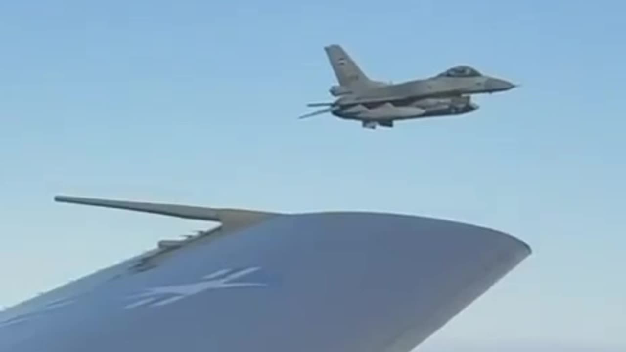 Egyptian fighter jets escort Air Force One