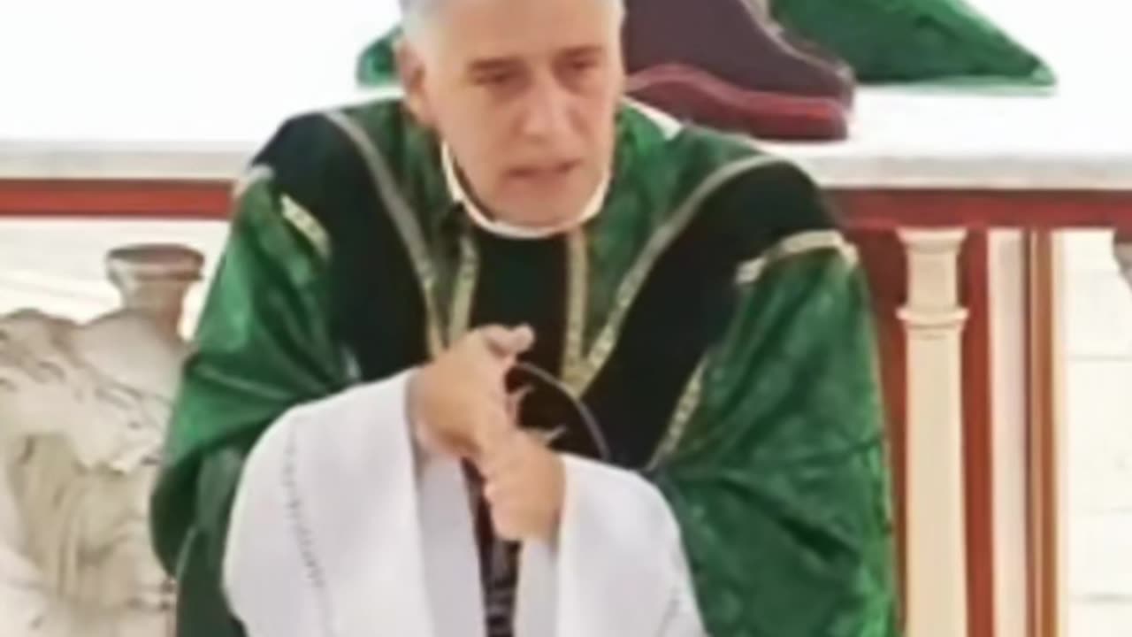 ✋ Secret Meanings: Every Hand Gesture the Priest Makes at Mass Explained (Fr. Mark Beard)