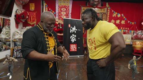 BODYBUILDER VS KUNG FU MASTER (Who Is The Strongest?)