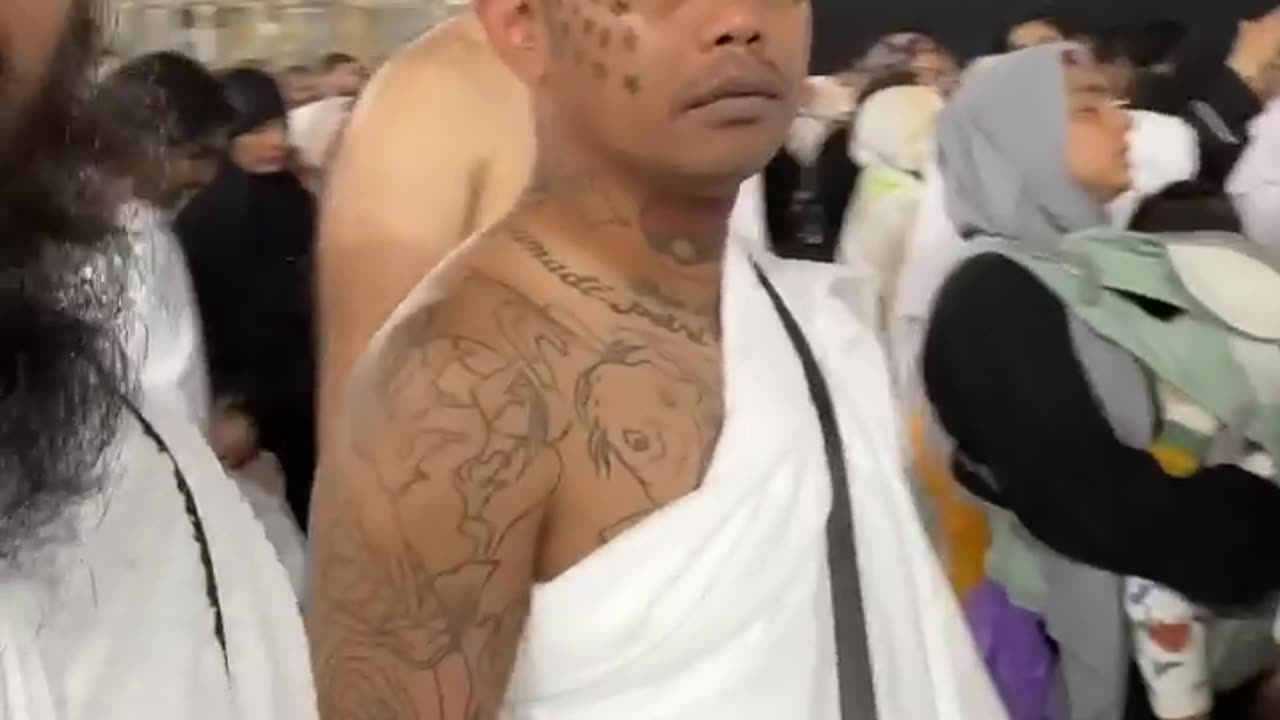 TATTOOED MUSLIMS IN MECCA!🕋 😮 #shorts