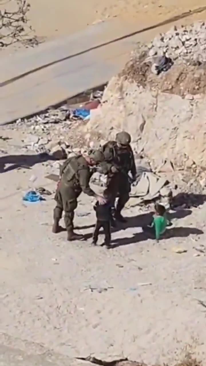 The Israeli army assaulted and arrested two Palestinian children in southern Hebron in the West Bank