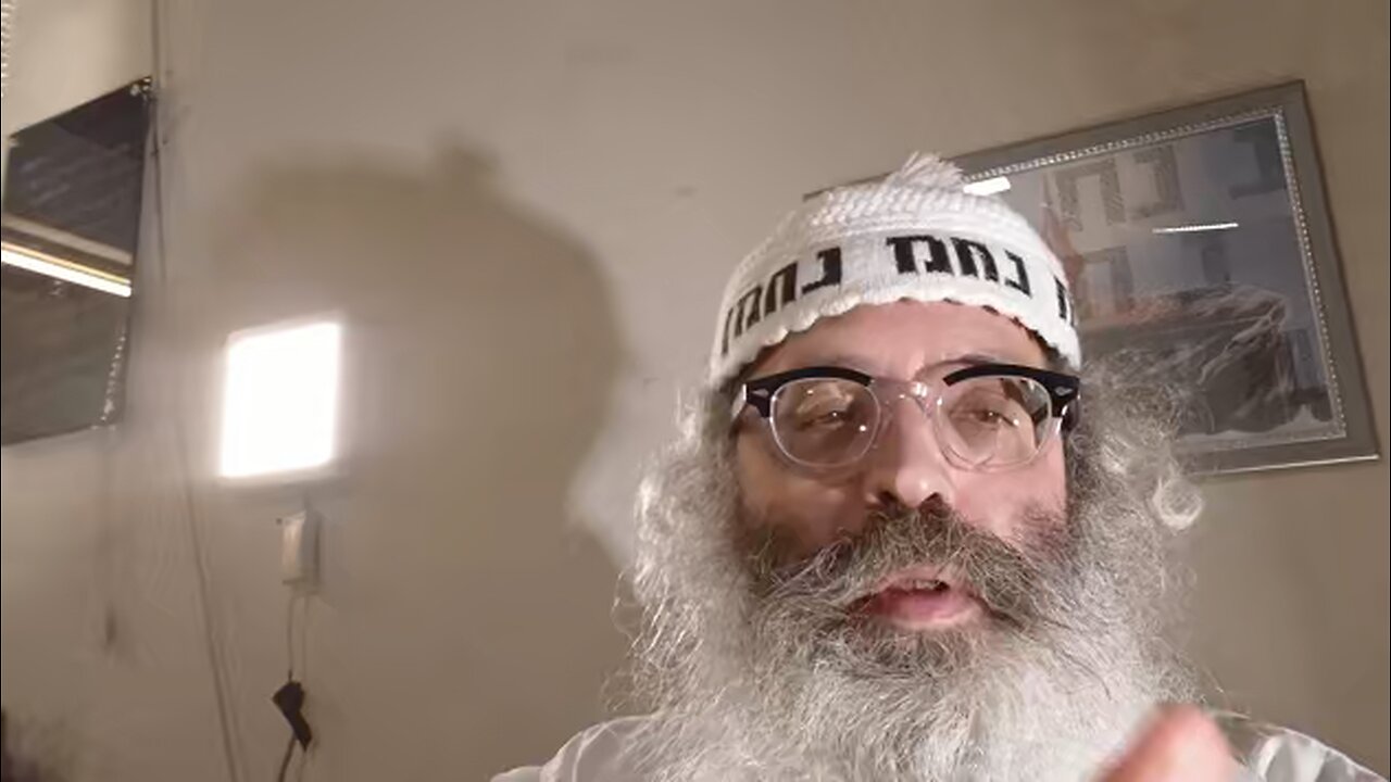 ומ"ס מסית לעצמו לא שמעי ליה מימר אמרי מ"ש איהו מינן דידן ואין דקאמרי - שיר נ נח מסכת סנהדרין דף סא