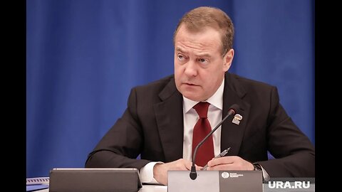 Miedwiediew: Francja nie ma prezydenta, Macron nie dba o kraj.