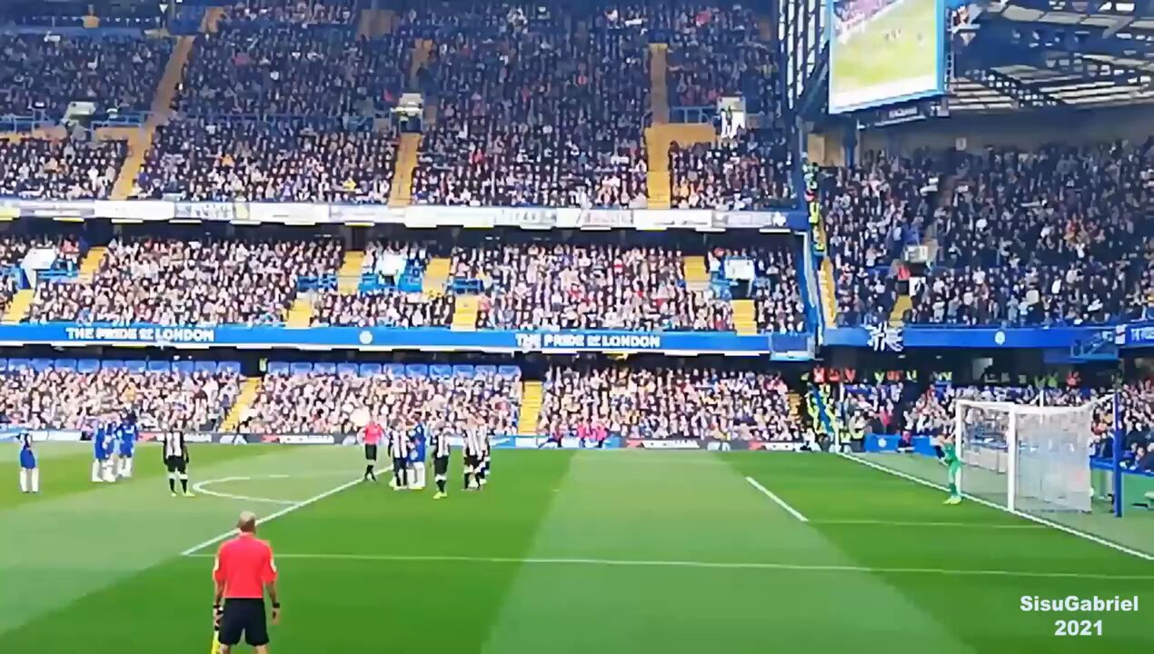 Chelsea vs Newcastle. Aawful free-kick