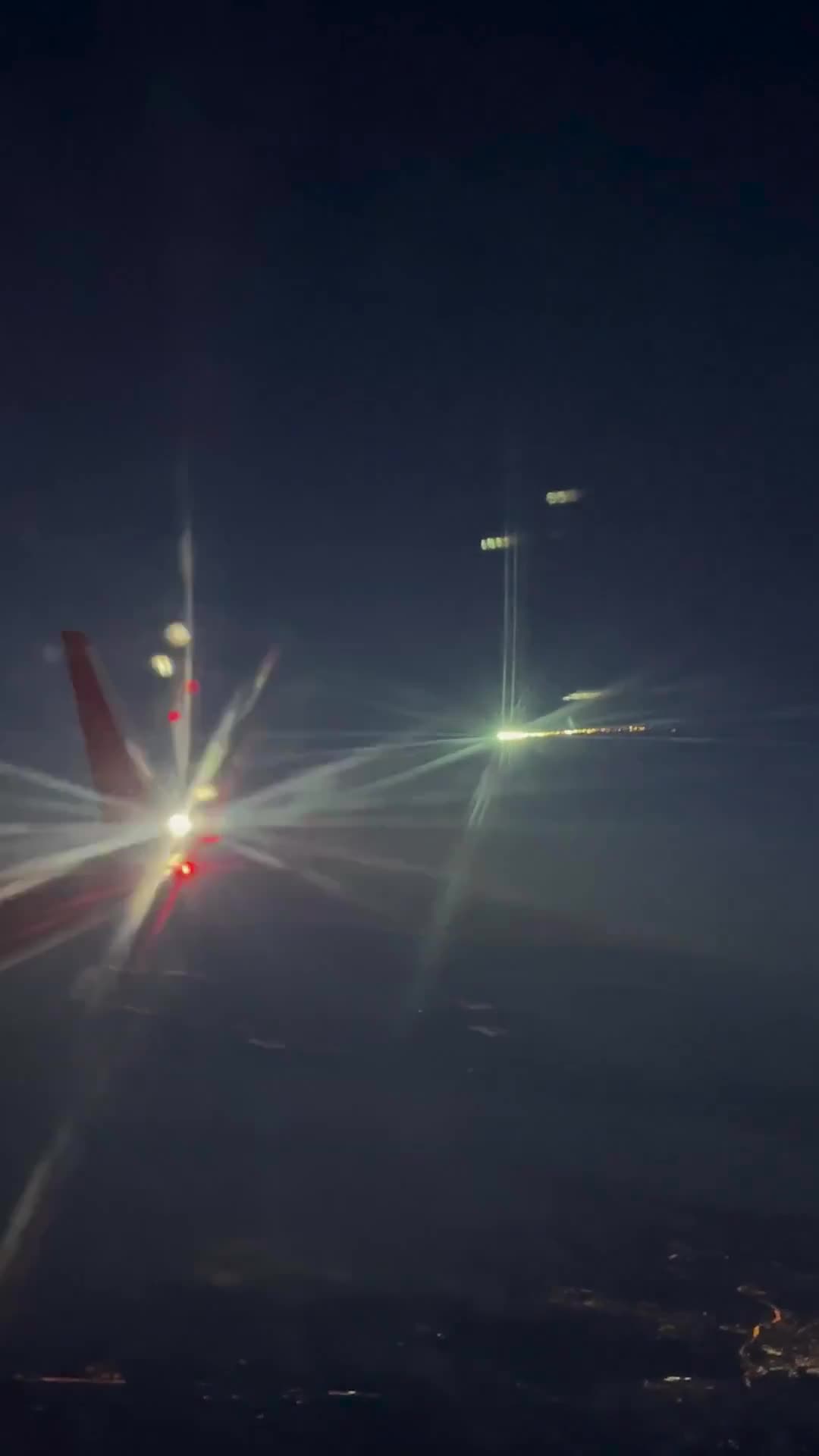 Incredible footage of ANOTHER STREAKER #UFO recorded from plane over Russia ‼️