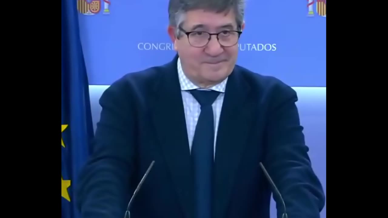 Patxi López ignora la pregunta de Vito Quiles.