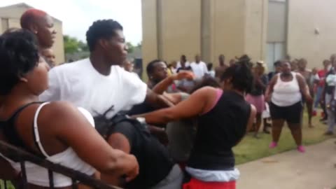 Fat Lady Fight Breaks Outside In A Apartment Complex