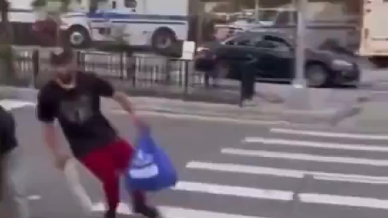 Public Handles Thief