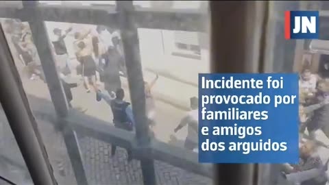 Clãs em confrontos entre si e com a Policia. ACORDA PORTUGAL