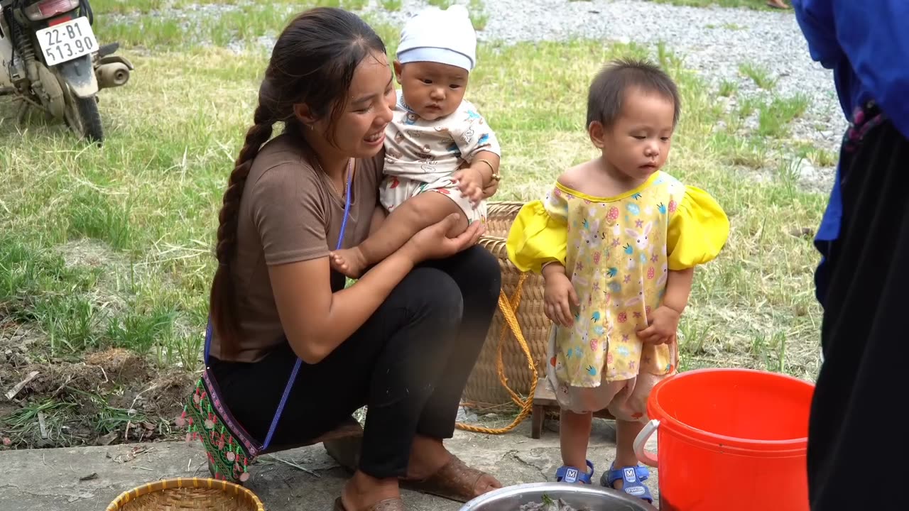 How to harvest giant fish during heavy rains and floods - cooking with your children