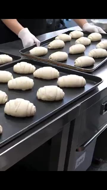 Best Salted Butter Bread in Korea?! Overflowing Kaymak Cream by Pretty Baker 🧈🍞 #shorts