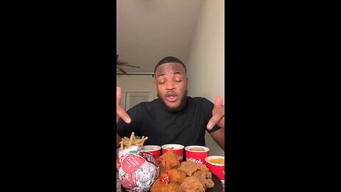 Follow for more ASMR videos🌮🍟 Credits: @grayfoodie_ #mukbang #asmr #fastfood #asmreating