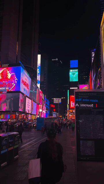 New York Nights: The City of Endless Lights 🌆✨"