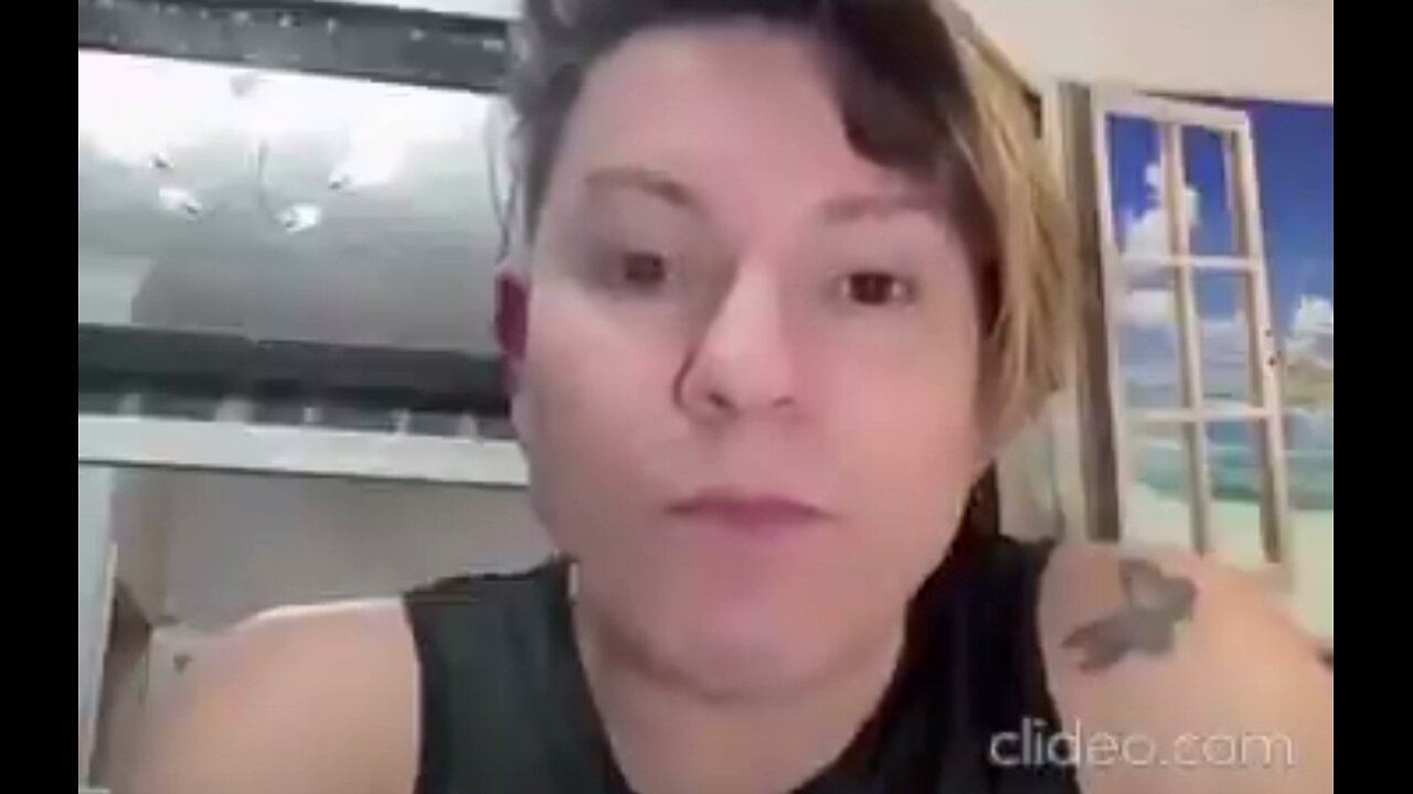 A esquerda brasileira usa o dinheiro do pobre trabalhador de impostos, igual usa papel higiênico
