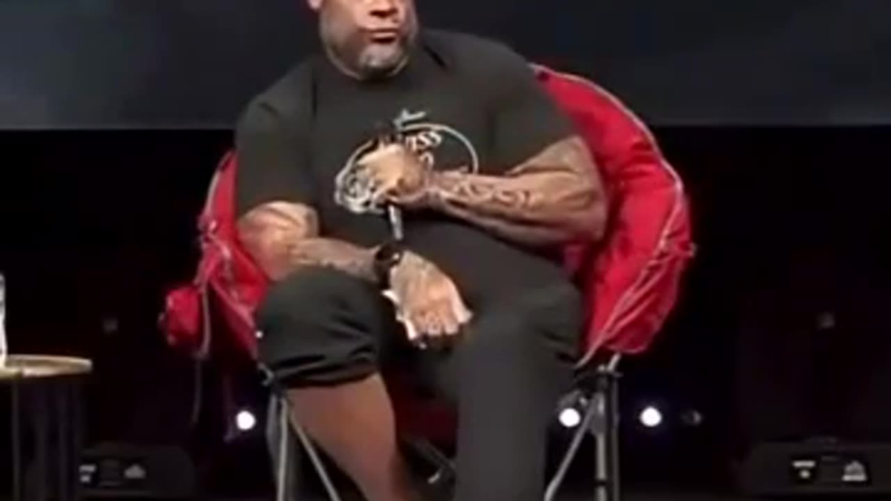 🇺🇸 📺 FOX's Tyrus Talks About a Late Night Tweet He Got From President Trump ... Hilarious!