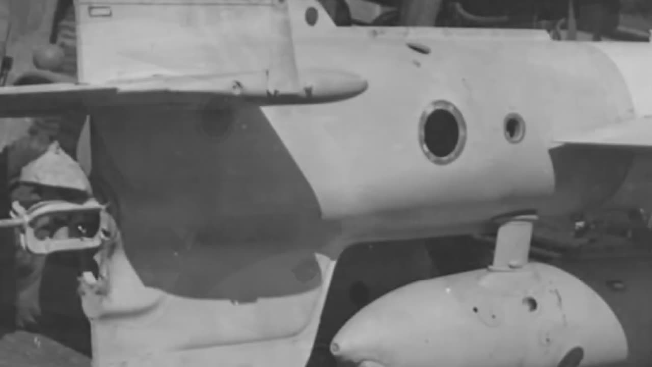 The first radio guided glide bomb HS 193 and the technology behind it WW2 Documentary