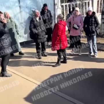Ukrainian Women Block Nikolaev TCC Entrance