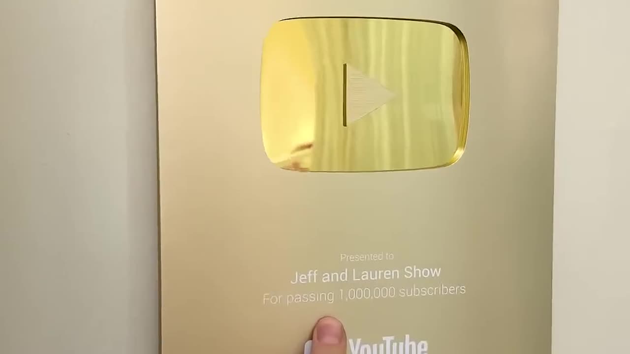 Genius way to hang a picture frame on wall