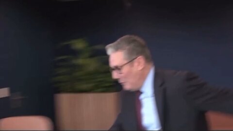 Starmer se tropieza de la nada a su llegada a la cumbre del G20