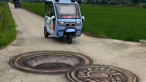 Everyone was scared after seeing the illusion scratch on the road.