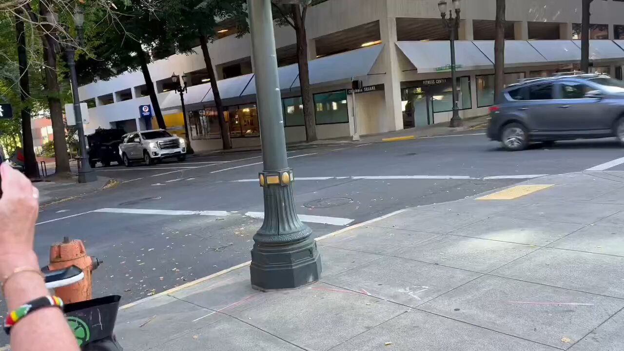 📹 Armored vehicles arrive in Portland following Trump's announcement of federal
