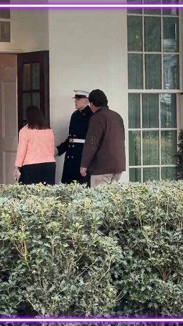 Tucker Carlson Spotting At The White House #tuckercarlson #whitehouse #alexrwagner