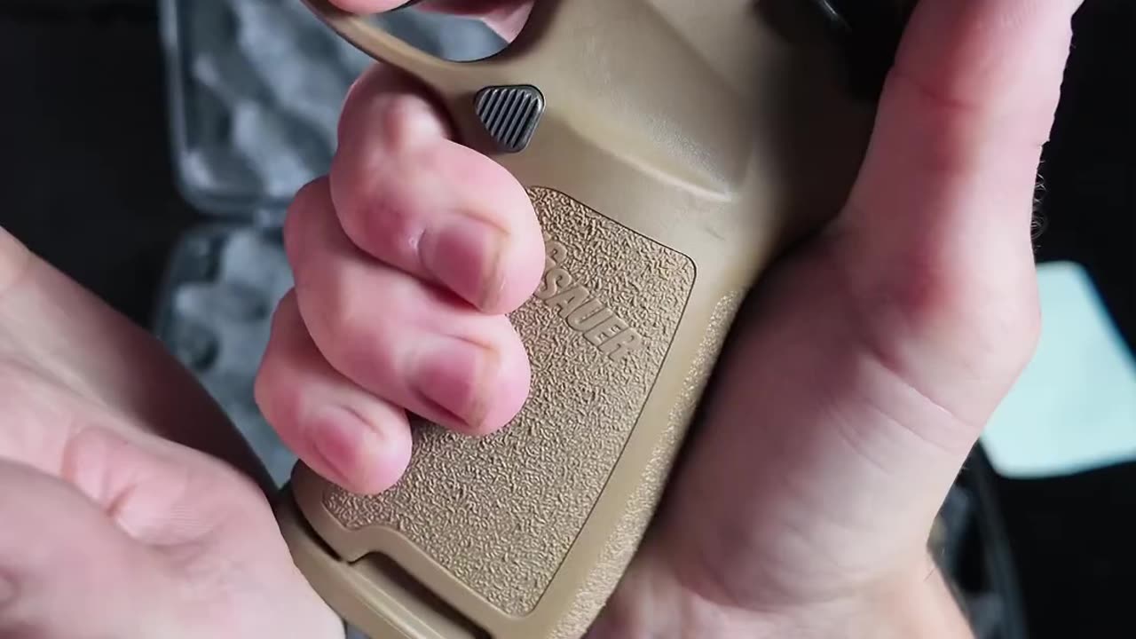 ASMR: Sig Sauer P320-M18