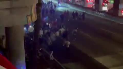 LAPD appear to finally clearing the freeway of protestors