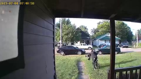 DOORBELL CAM Thief steals weed whacker for drug money! Muncie Indiana IN