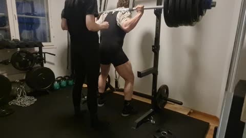 Squat with bands 270kg