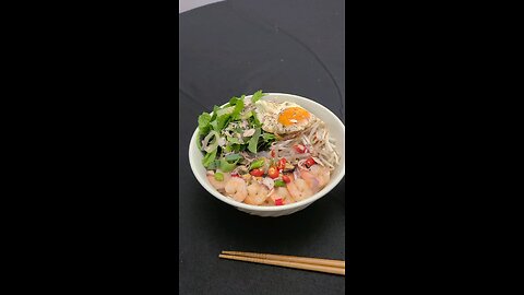 Bún Hải Sản Với Trứng Chiên