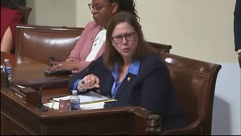 “You Lied to the American People!”, Julie Johnson Erupts at Kristi Noem in Fiery Clash