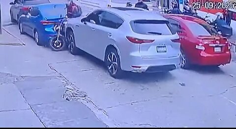 Hombre de 70 años embiste a motorista en zona 9 y es capturado por la PNC