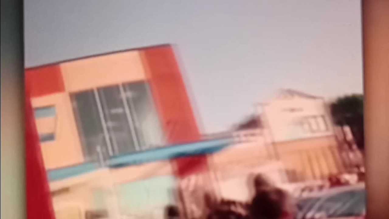 Teens loot 7-Eleven in broad daylight