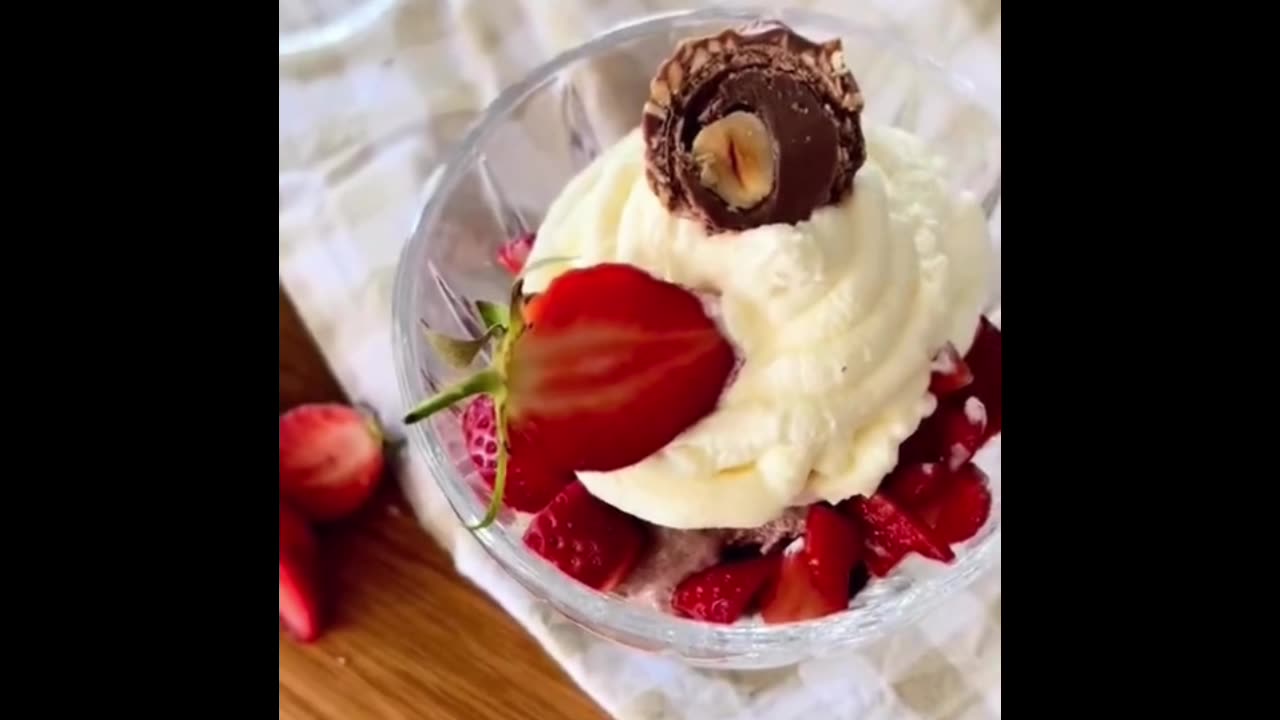 CHOCOLATE MOUSSE STRAWBERRY TRIFLE