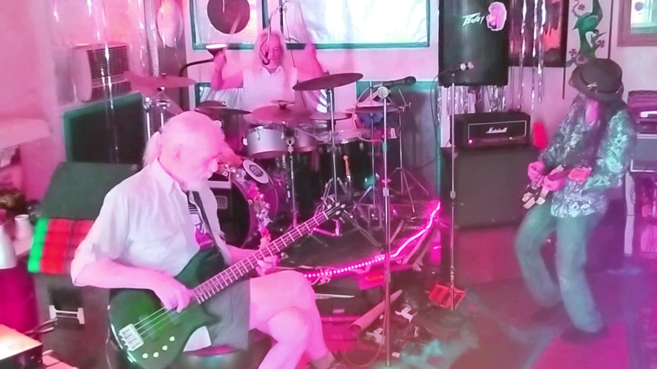 =Mannah Pariah=...Always Trippin'