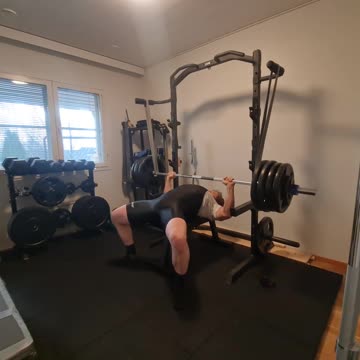 Benchpress with bands 205kg