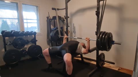 Benchpress with bands 205kg