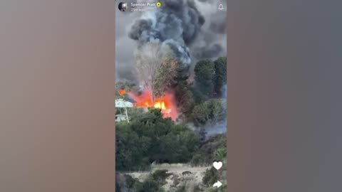 Pacific Palisades Fire engulfs homes on mountain