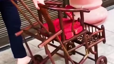 Check out this incredibly helpful baby stroller!