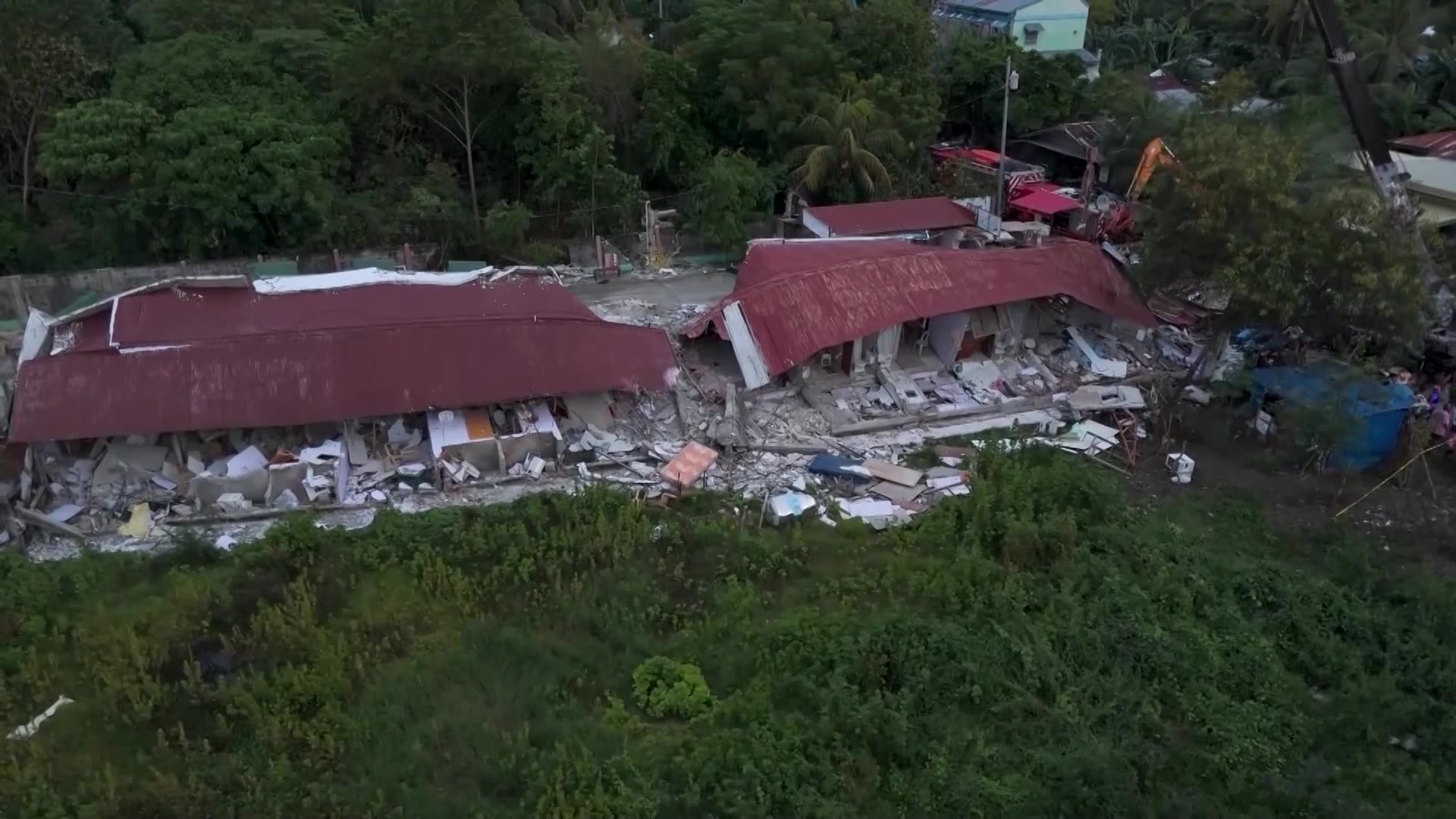 Rescuers hunt for survivors after Philippines deadly quake