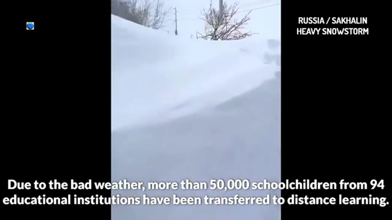 Apocalypse de neige en Russie Des maisons et des voitures sont enterrées jusqu'à leur toit