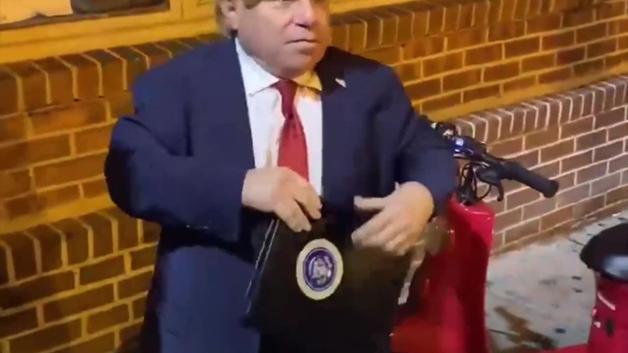 Se topan con un ‘mini-Trump’ en una calle de EE.UU.