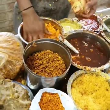 INDIAN SANDWICHES: Would you eat one of these Indian Street Sandwiches made with bare hands?